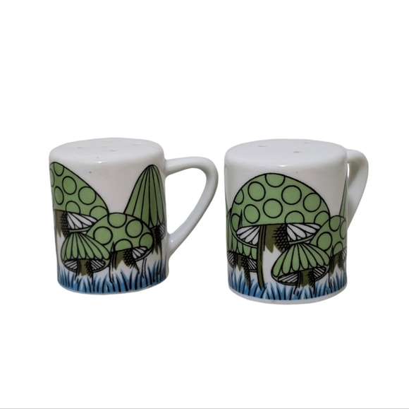 Mushroom Salt and Pepper Shakers, 1970s Ceramic Salt & Pepper Shakers - Picture 2 of 5